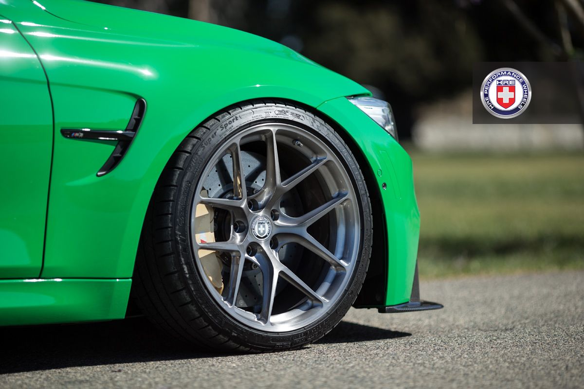 Зеленый зверь BMW M3 на дисках HRE Wheels